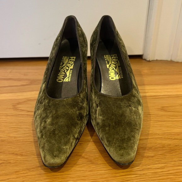 Vintage velvet ferragamo shoes! - Picture 2 of 7